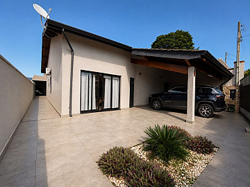 Casa a venda em Atibaia/ Centro